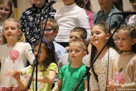 Otroci Osnovne šole Marije Vere Mi smo svet, mi smo otroci (18)